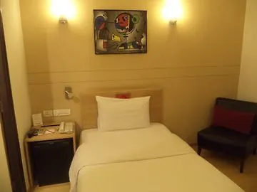 Red Fox By Lemon Tree Hotels, Delhi Airport New Delhi 4*,  India